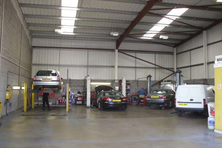 Garage in Luton